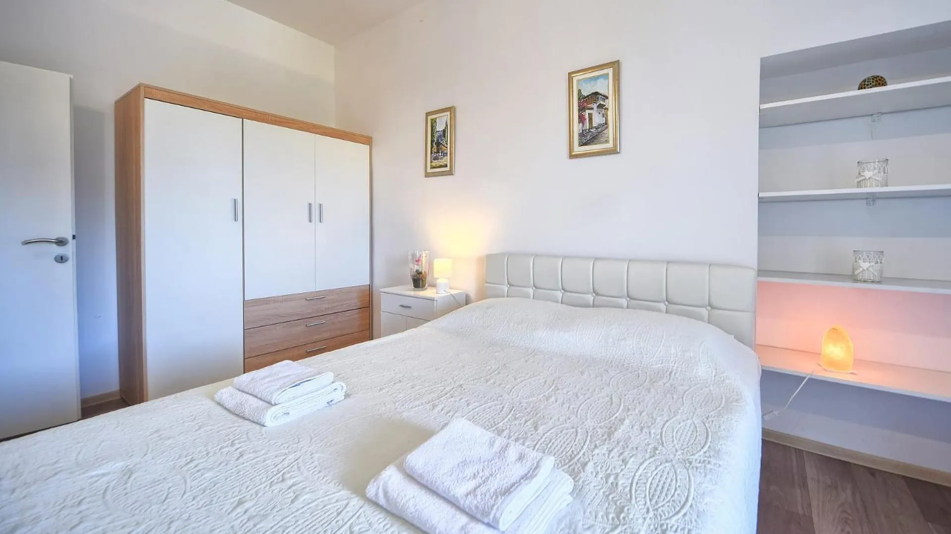 Hanna Pula Apartment